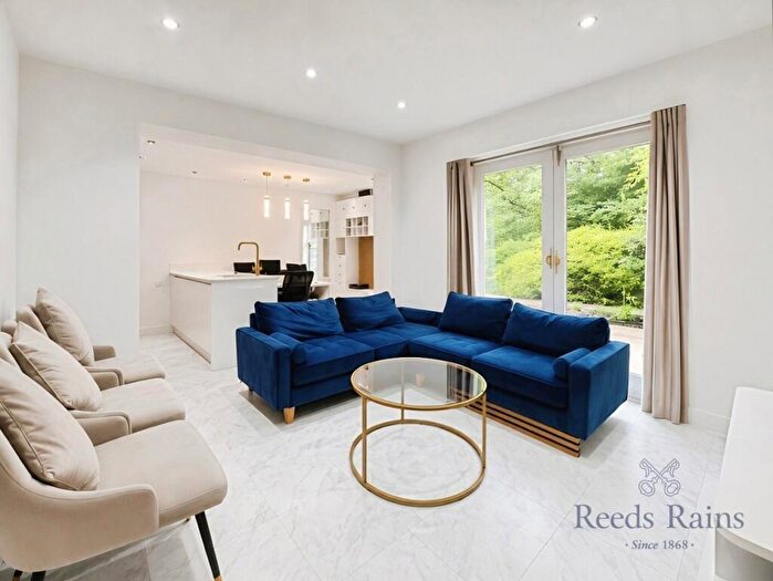 2 Bedroom Apartment To Rent In Manchester Road, Wilmslow, Cheshire, SK9