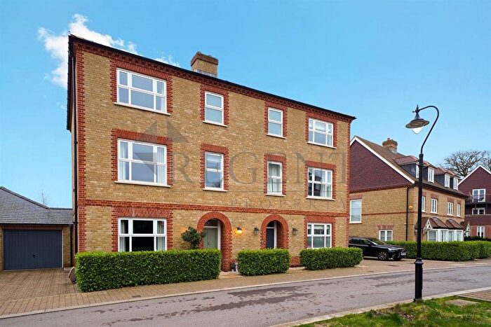 4 Bedroom Semi-Detached House For Sale In Sassoon Drive, Barnet, EN4