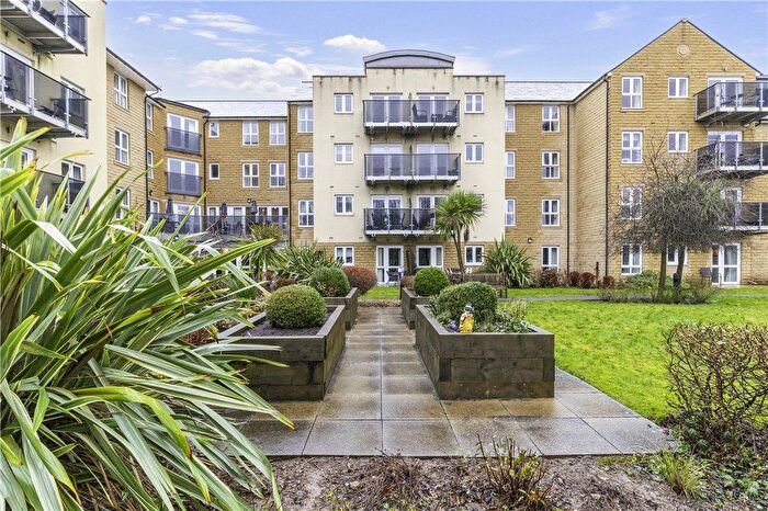 2 Bedroom Flat For Sale In Squirrel Way, Leeds, West Yorkshire, LS17