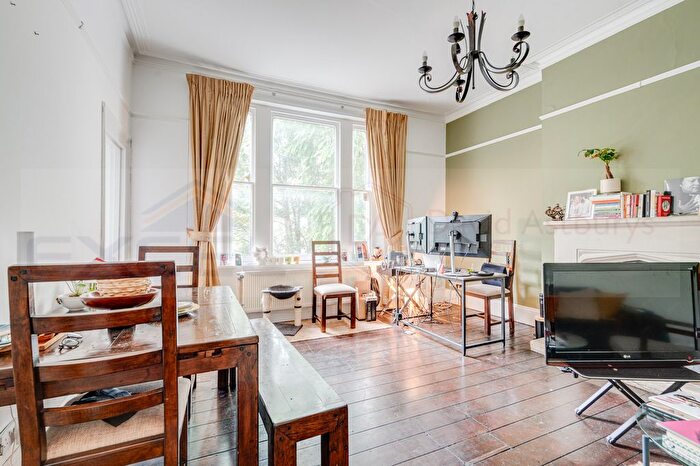 2 Bedroom Flat To Rent In Abbey Road, West Hampstead, London, NW6