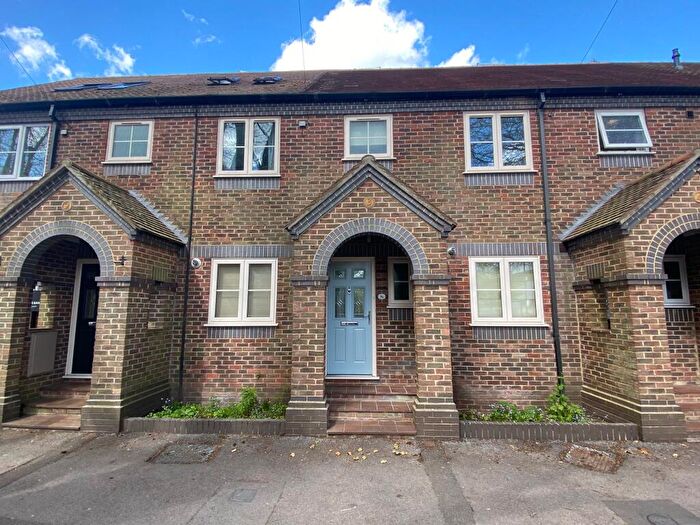 3 Bedroom Terraced House To Rent In Park Avenue, Winchester, SO23