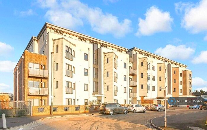 1 Bedroom Flat To Rent In Victory Park Road, Addlestone, KT15