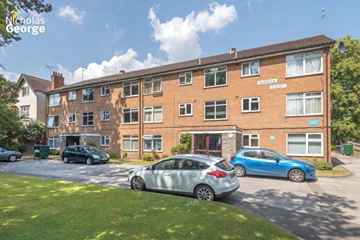 2 Bedroom Flat To Rent In Warwick Court, Wake Green Rd, Birmingham, B13
