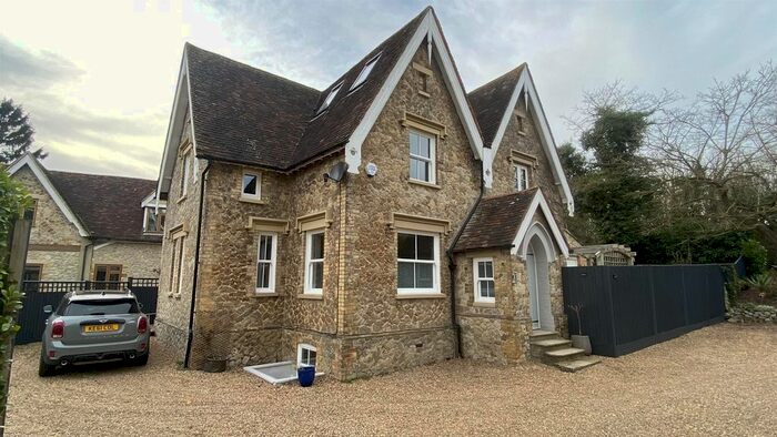 3 Bedroom Cottage To Rent In Ryarsh Road, Birling, West Malling ME19