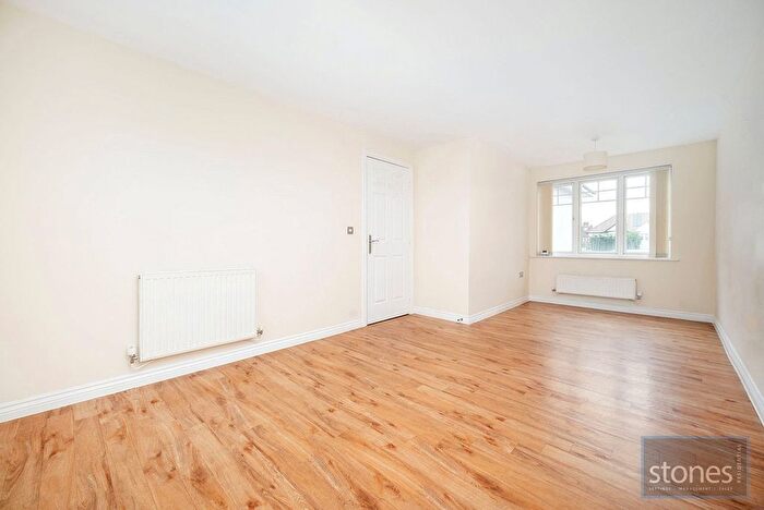 2 Bedroom Flat For Sale In Great North Way, London, NW4