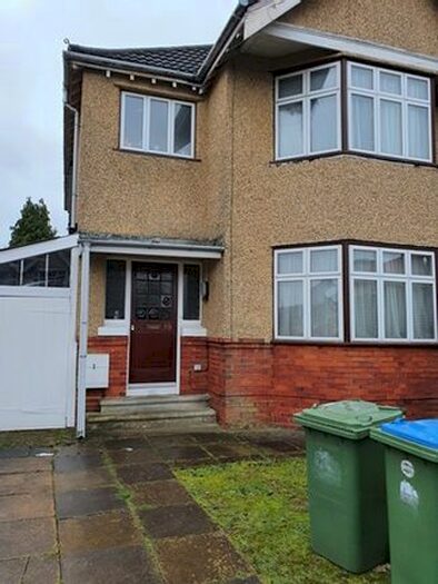 4 Bedroom Semi-Detached House To Rent In Blenheim Gardens, Southampton, SO17