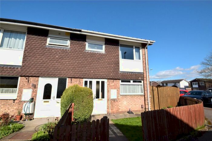 3 Bedroom Town House To Rent In Coal Road, Whinmoor, Leeds, LS14