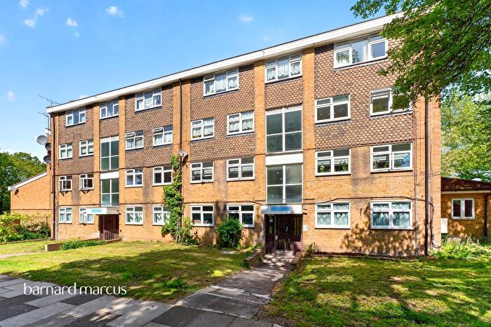 2 Bedroom Flat For Sale In Pruden Close, London, N14
