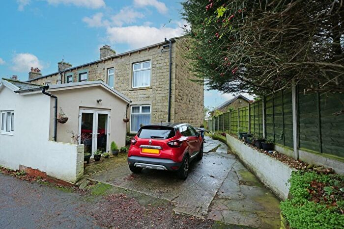 4 Bedroom End Of Terrace House For Sale In Grange Street, Barnoldswick, BB18