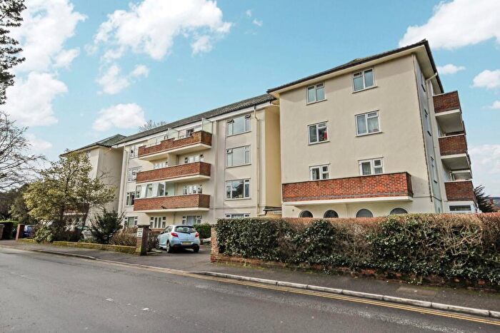 3 Bedroom Apartment For Sale In Eagle Road, Poole, BH12