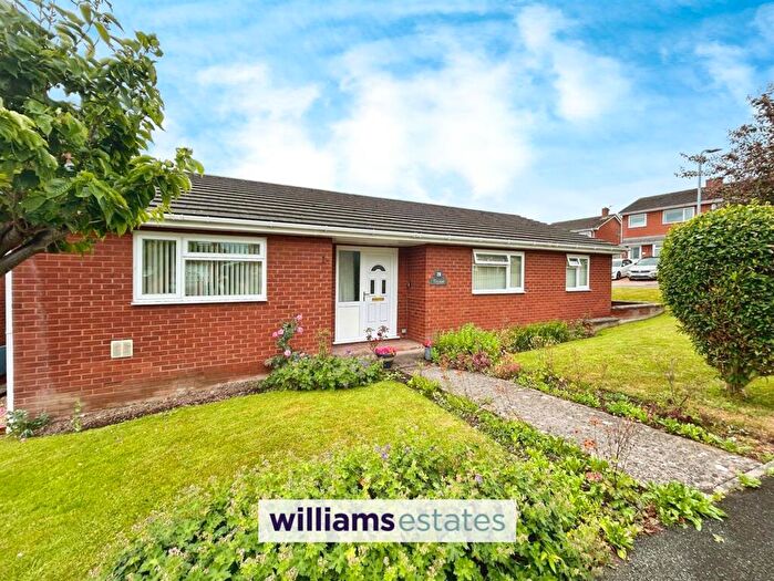 3 Bedroom House For Sale In Parc Alafowlia, Denbigh, LL16