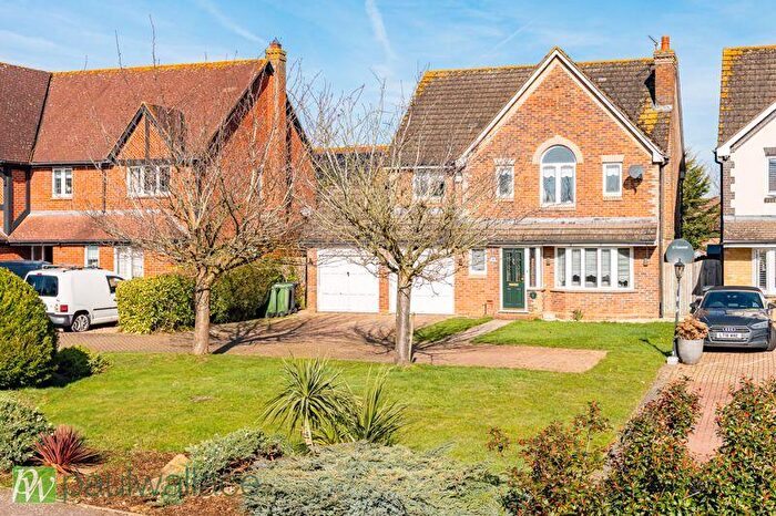4 Bedroom Detached House For Sale In Pulham Avenue, Broxbourne, EN10