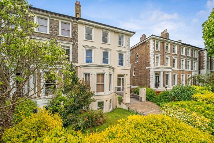 Studio For Sale In Thicket Road, Penge, London, SE20