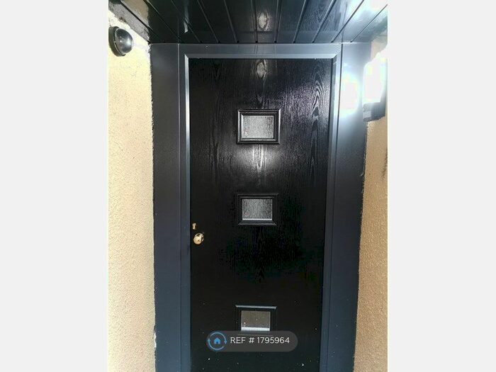 3 Bedroom Flat To Rent In Lifeboat Steps, Scarborough, YO11