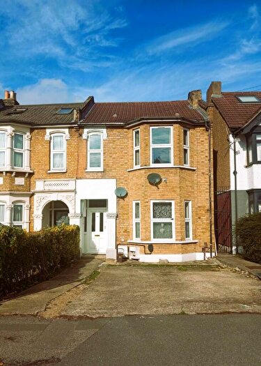 2 Bedroom Flat To Rent In Fillebrook Road, London, E11
