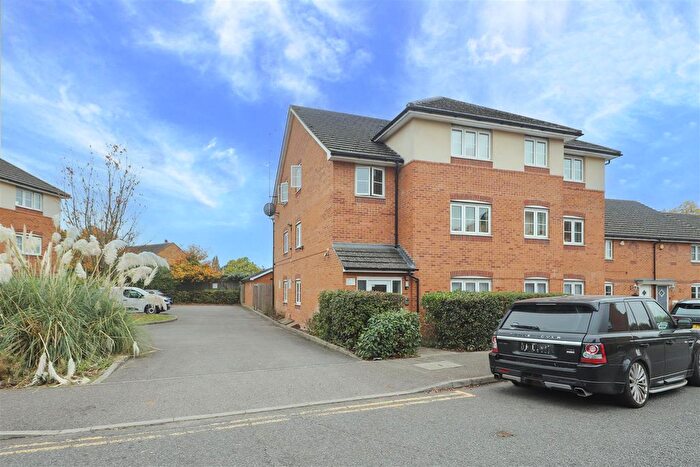 2 Bedroom Flat For Sale In Woolwich House, Hayes, UB3