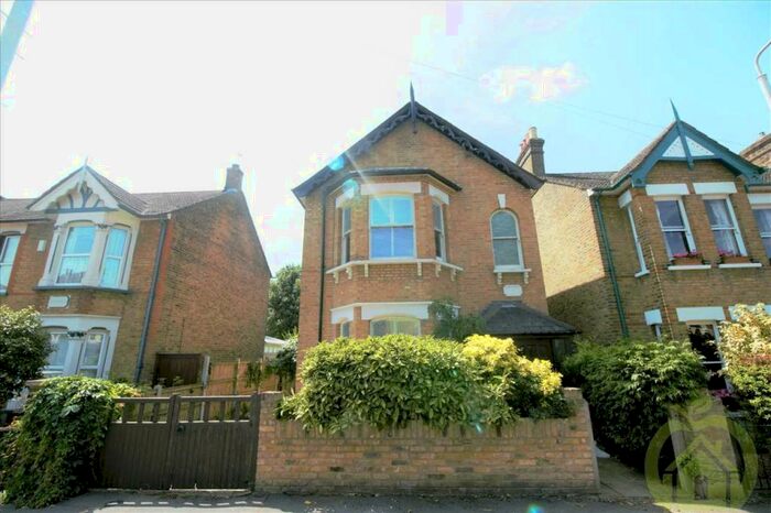 5 Bedroom Detached House To Rent In Detached Family Home, Romford, RM1