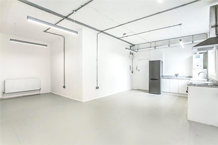 2 Bedroom Apartment To Rent In Arcola Street, London, E8