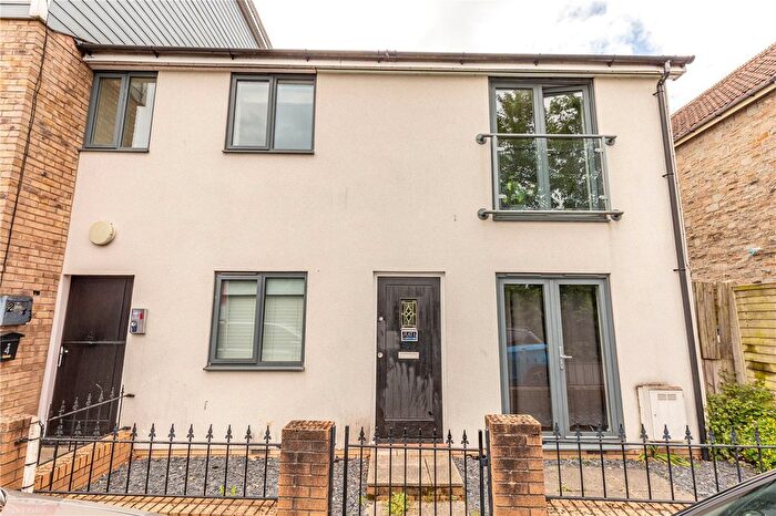 1 Bedroom Flat For Sale In Portland Street, Staple Hill, Bristol, BS16