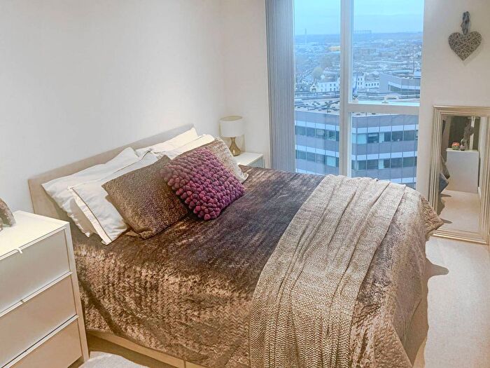 1 Bedroom Flat To Rent In Pinnacle Apartments, East Croydon, Croydon, CR0