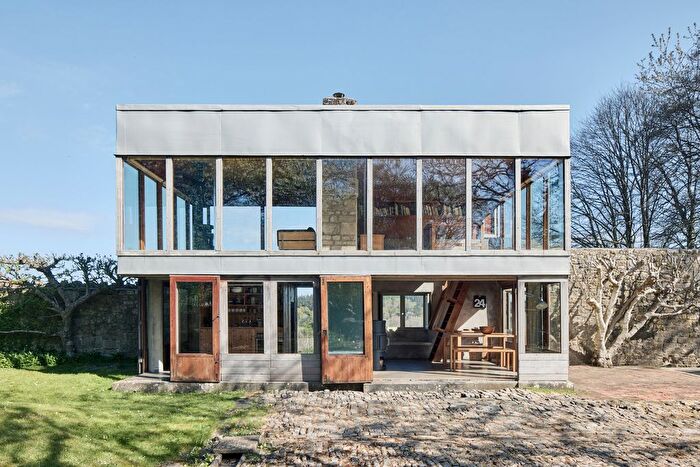 1 Bedroom Detached House For Sale In Upper Lawn, Tisbury, Wiltshire, SP3