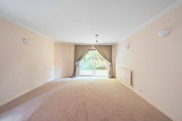 2 Bedroom Flat To Rent In The Downs, Wimbledon, London, SW20