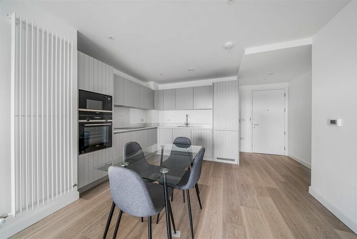 2 Bedroom Flat To Rent In Galleria House, Royal Eden Docks, Western Gateway, Custom House, E16