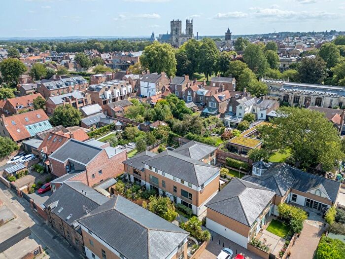 3 Bedroom Town House For Sale In Summerhouse Mews, York, YO30