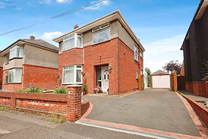 4 Bedroom Detached House For Sale In Hood Crescent, Bournemouth, BH10