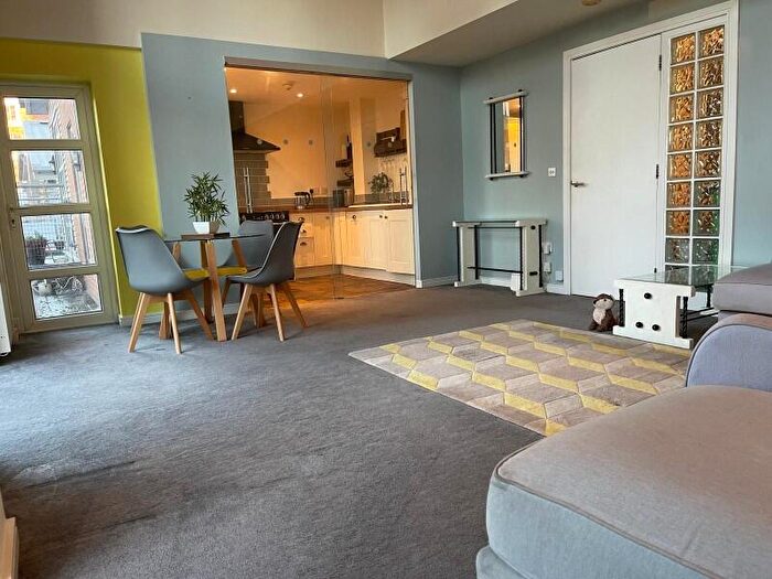 2 Bedroom Apartment To Rent In Meadow View :: Manchester, M4