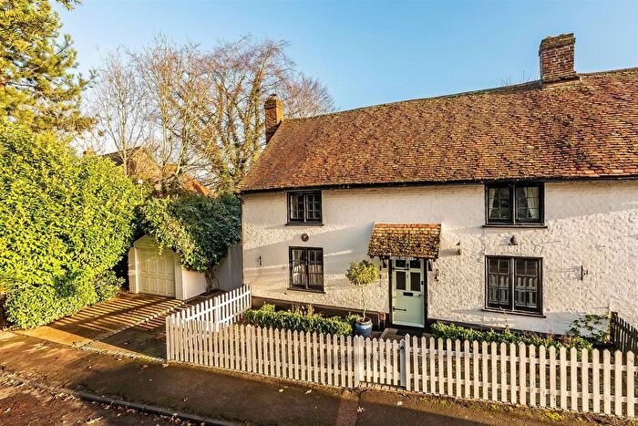 3 Bedroom Semi Detached House For Sale In Leatherhead Road, Great Bookham, KT23