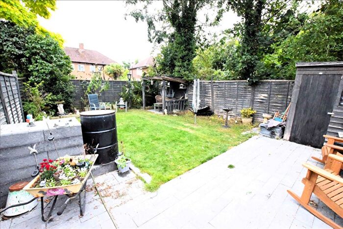 2 Bedroom Flat For Sale In Marlborough Road, Hanworth, Middlesex, TW13