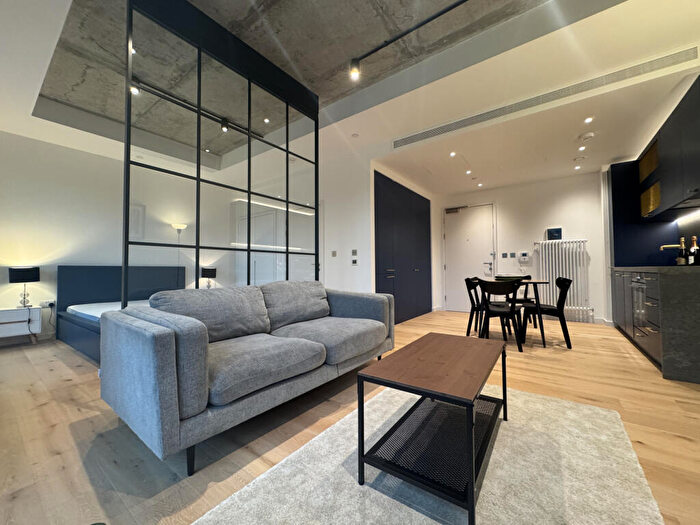 1 Bedroom Apartment To Rent In Douglass Tower, Goodluck Hope Walk, London, Greater London, E14