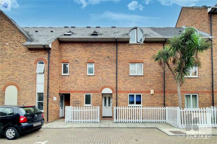 2 Bedroom Flat To Rent In Royal Victor Place, Old Ford Road, Bow, London, E3