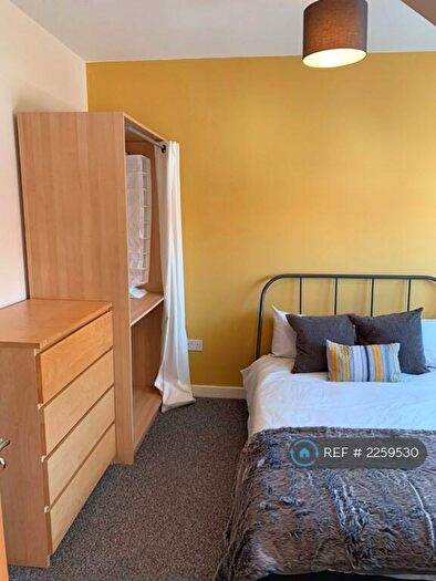 4 Bedroom Semi-Detached House To Rent In Radcliffe Mount, Nottingham, NG2