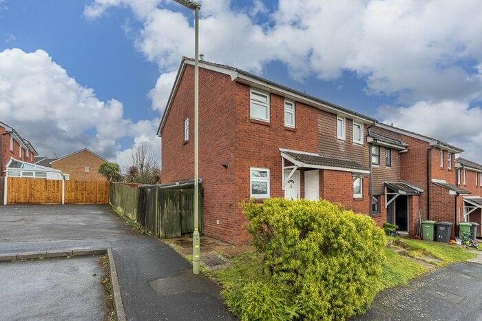 2 Bedroom End Of Terrace House To Rent In Penelope Gardens, Southampton, SO31