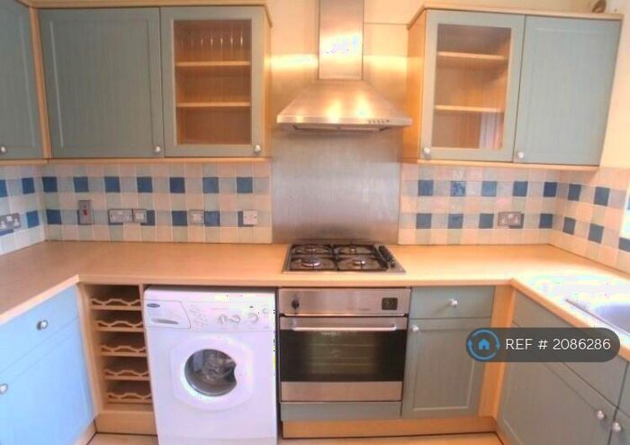 1 Bedroom Flat To Rent In Stubbs House, London, SE19
