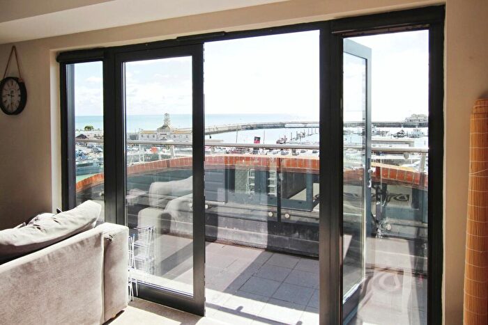 2 Bedroom Flat For Sale In Harbour Parade, Ramsgate, Kent, CT11