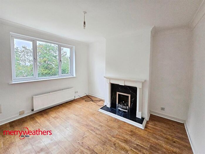 3 Bedroom Semi-Detached House To Rent In Heatons Bank, Rawmarsh, S62