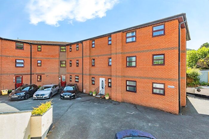 2 Bedroom Flat For Sale In East Cliff Road, Dawlish, EX7