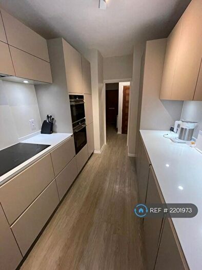 3 Bedroom Flat To Rent In Holden Road, London, N12