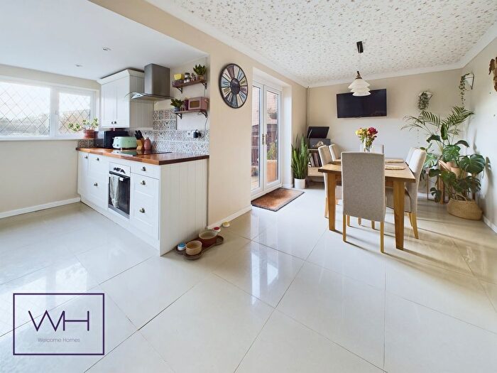 5 Bedroom Semi-Detached House For Sale In Breydon Avenue, Cusworth, Doncaster, DN5