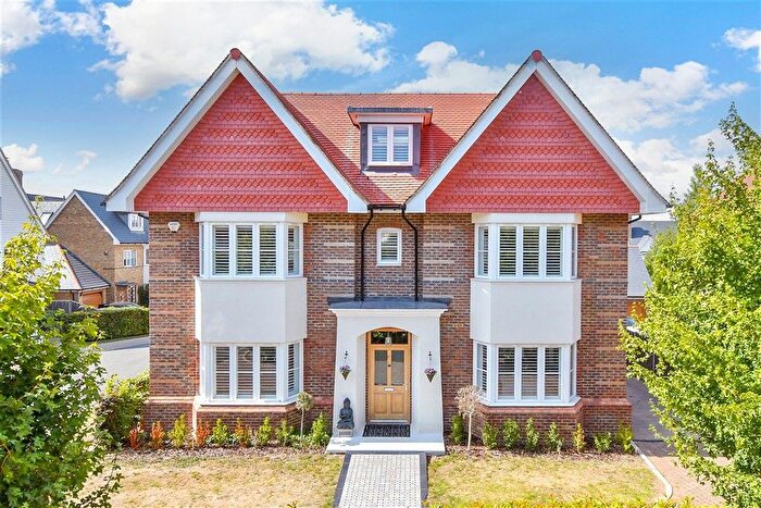 5 Bedroom Detached House For Sale In High Road, Chigwell, Essex, IG7