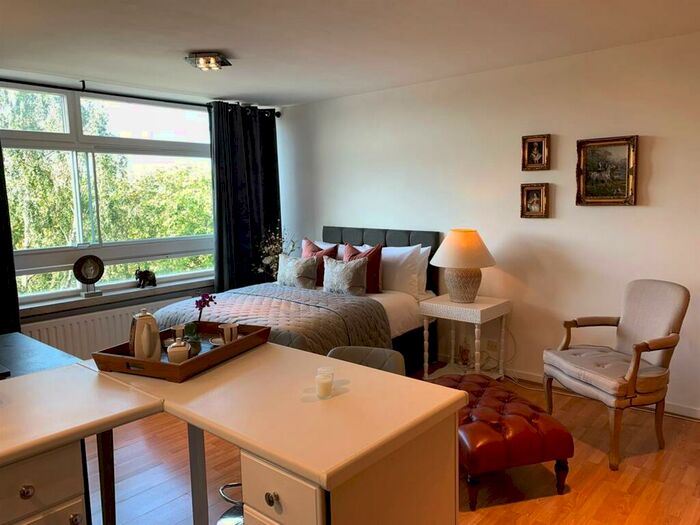 Studio To Rent In Lyndhurst Court, - Finchley Road, St Johns Wood, NW8