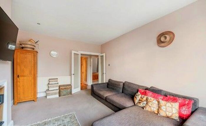 2 Bedroom Flat To Rent In Ellesmere Road, Chiswick, London, W4