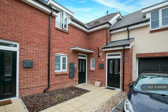 2 Bedroom Flat To Rent In Lawton Green, Loughton, IG10