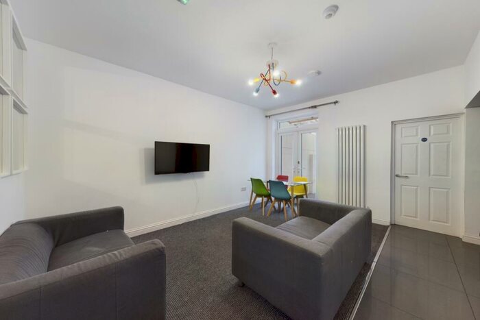 4 Bedroom House To Rent In Southampton Road, Northampton, NN4