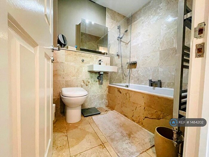 2 Bedroom Flat To Rent In Aldbury Grove, Welwyn Garden City, AL7