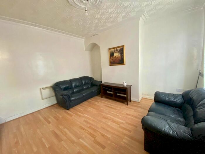 2 Bedroom Property To Rent In Edgware Street, Leeds, LS8