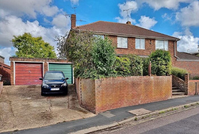 3 Bedroom Semi-Detached House For Sale In Staunton Road, Havant, PO9